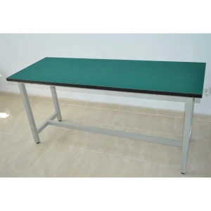 Pracovní stůl s antistatickým povrchem 180cmx80cm a výškou 75cm