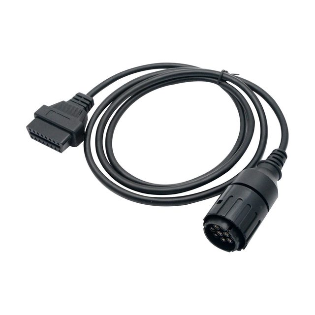 Černý svinutý adaptérový kabel pro motorky BMW, s kulatým 10pinovým konektorem na jednom konci a 16pinovou zásuvkou OBD2 na druhém