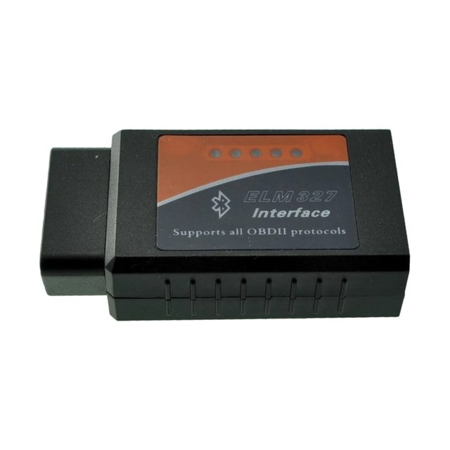 Černý adaptér ELM327 Bluetooth v1.5 s oranžovým štítkem a 16pinovým konektorem OBD2
